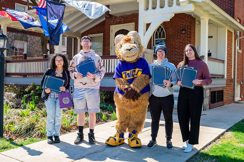 Graduating and Scholarship Recipient Students photo 12